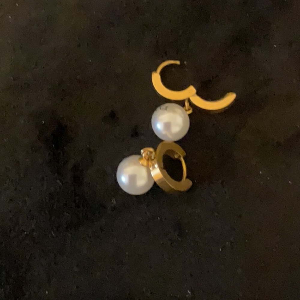 Elegant Gold and Pearl Earrings